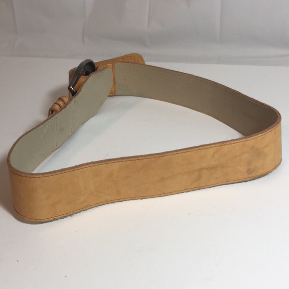 Details Leather Belt with Peg and Loop Closure - Picture 5 of 11